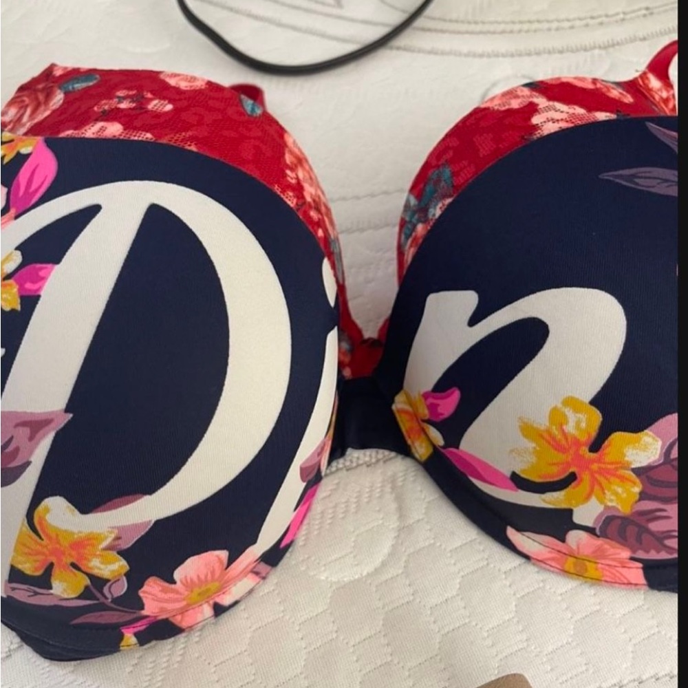 Victoria secret bras 2 36DD